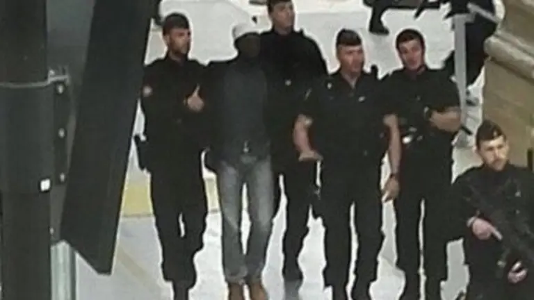 Hombre detenido en estación de trenes en París