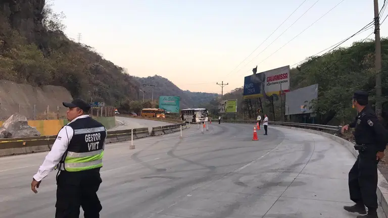 Paso restringido por carretera a Los Chorros