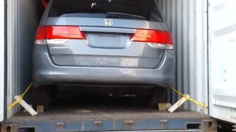 vehiculo chocado ropa usada