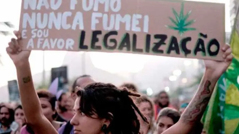 Piden legalización de la marihuana en Brasil