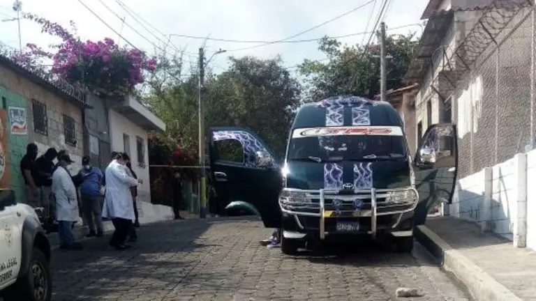 Microbús escolar tiroteado en Ilopango.