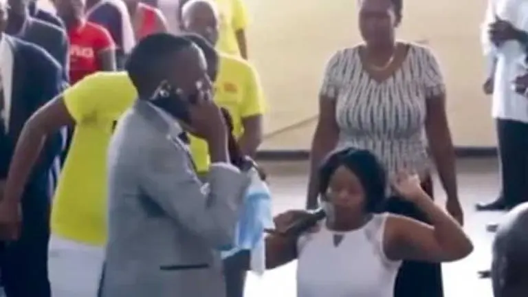 Pastor de Zimbabue habla por teléfono con Dios