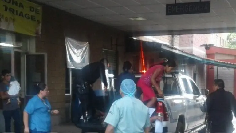 Dos estudiantes macheteadas en Sonsonate