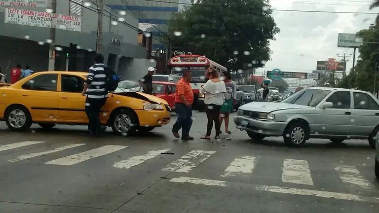Accidente de transito en alameda Roosevelt