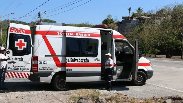 Ambulancia de Cruz Roja Salvadoreña