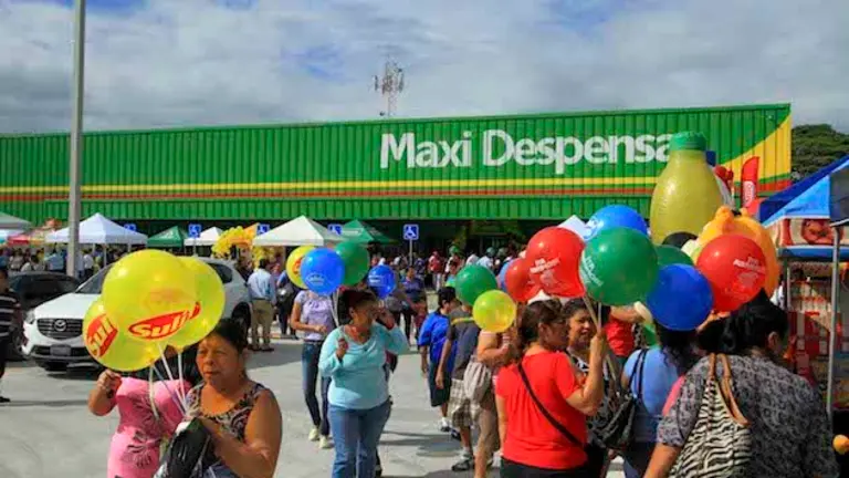 esquina walmart 30 junio 2