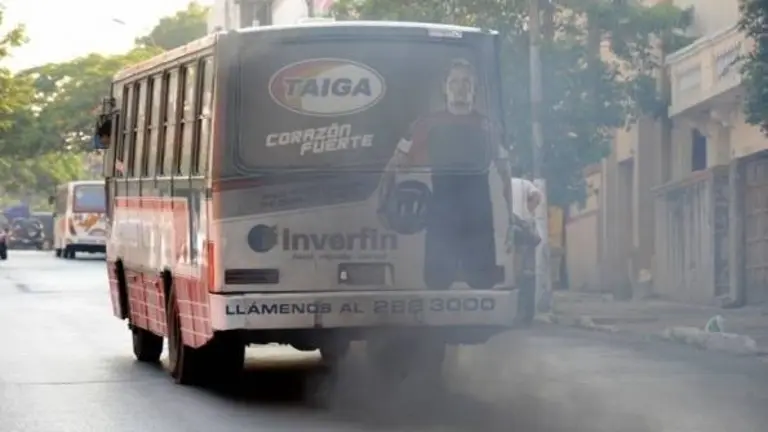 la-mitad-de-los-buses-de-la-linea-40-no-supero-la-prueba-de-humo-negro-_595_368_1436__destacado