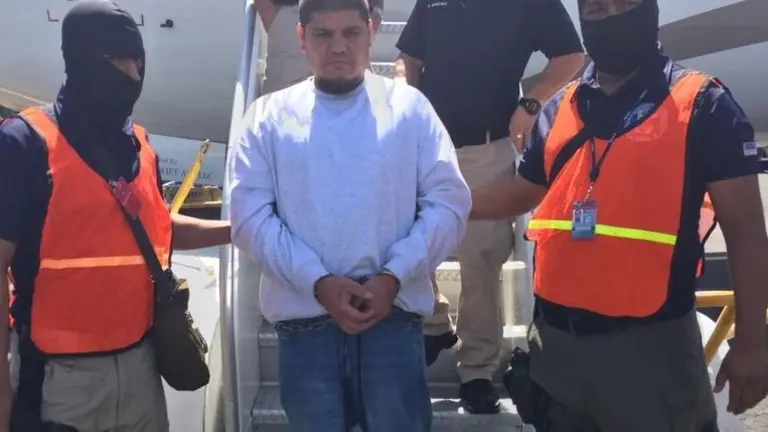 César López Larios, Greñas