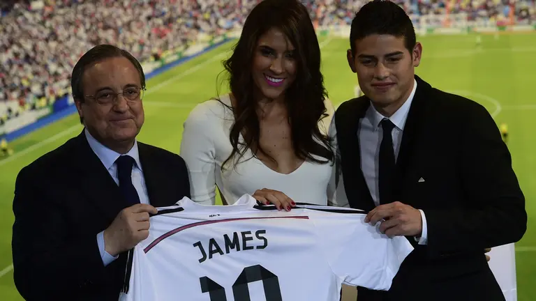 James Rodríguez y su esposa Daniela Ospina en su presentación con el Real Madrid