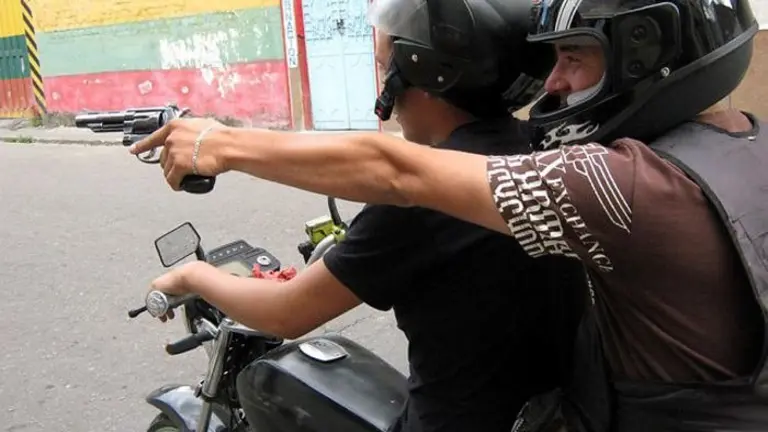 Delincuentes en moto