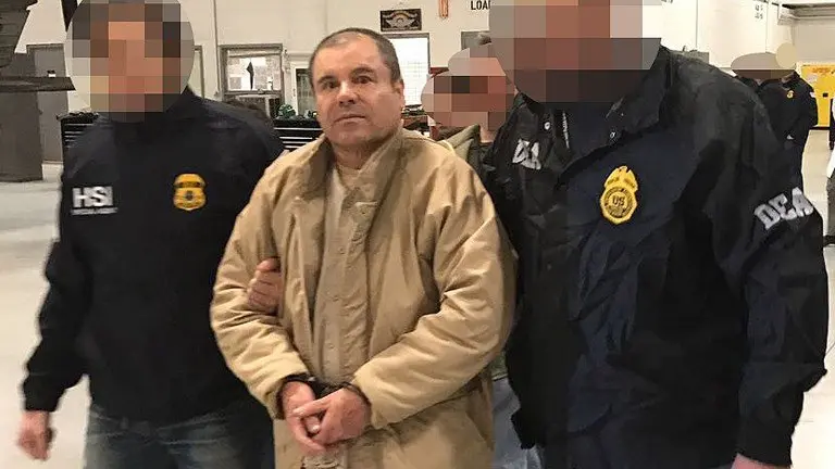 This handout picture released by the Mexican Interior Ministry on January 19, 2017 shows Joaquin Guzman Loera aka "El Chapo" Guzman (C) escorted in Ciudad Juarez by the Mexican police as he is extradited to the United States. 
Mexican drug baron Joaquin "El Chapo" Guzman, one of the world's most notorious criminals, was extradited to the United States on January 19, 2017 to face charges. - Pixelation of faces was done by the Mexican Interior Ministry / AFP PHOTO / INTERIOR MINISTRY OF MEXICO / HO /   RESTRICTED TO EDITORIAL USE-MANDATORY CREDIT "AFP PHOTO/INTERIOR MINISTRY OF MEXICO" NO MARKETING NO ADVERTISING CAMPAIGNS-DISTRIBUTED AS A SERVICE TO CLIENTS-XGTY