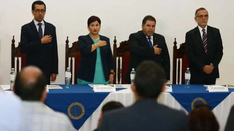 (L-R) Executive Director at Central American Institute of Fiscal Studies Jonathan Menkos, Guatemalan Public Ministry General Attorney Thelma Aldana, Universidad de San Carlos de Guatemala (USAC) rector Carlos Alvarado and the Chief of the International Commission Against Impunity in Guatemala (CICIG), Colombian Ivan Velasquez, attend the forum "The Social Cost of Corruption" in Guatemala City on August 31, 2015.   AFP PHOTO / ORLANDO SIERRA / AFP PHOTO / ORLANDO SIERRA