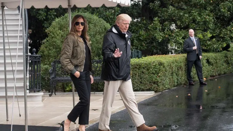 US President Donald Trump and First Lady Melania Trump depart the White House in Washington, DC, on August 29, 2017 for Texas to view the damage caused by Hurricane Harvey. / AFP PHOTO / NICHOLAS KAMM