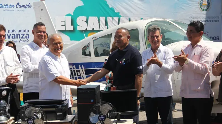 Donacion de avioneta a Seguridad