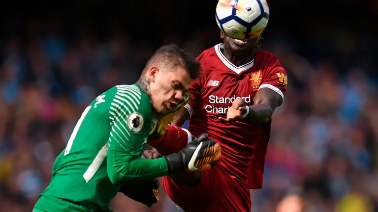 Patada de Mané sobre Ederson