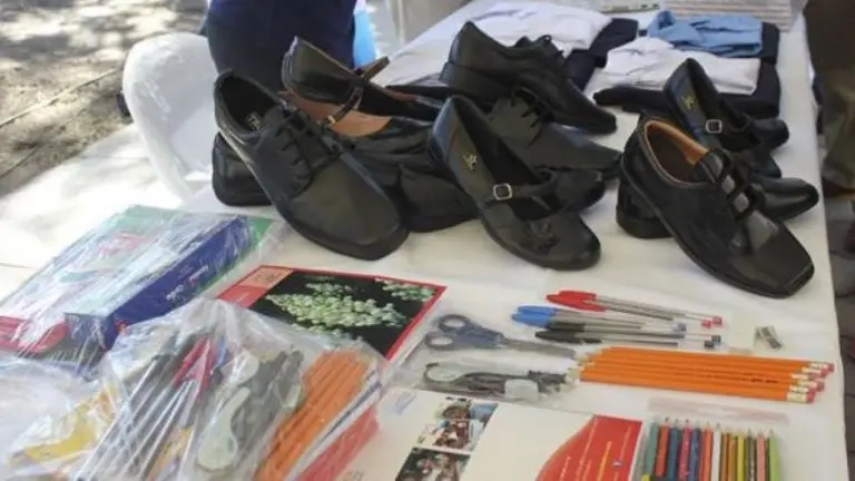 OEPM_cGFxdWV0ZXNfZXNjb2xhcmVzLmpwZw==