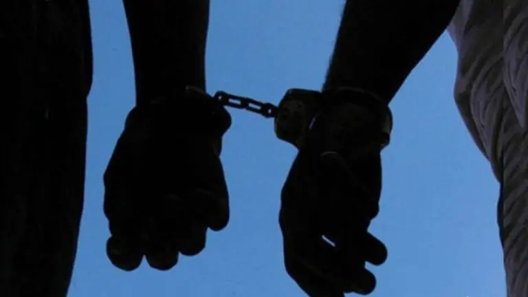 Policías detenidos