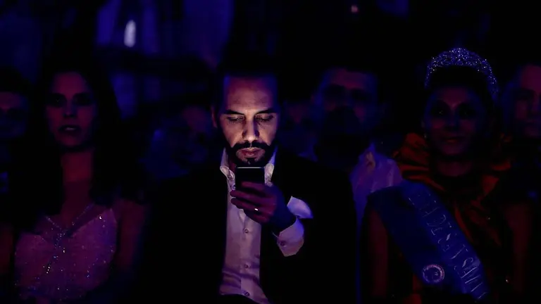 Nayib en lo oscuro