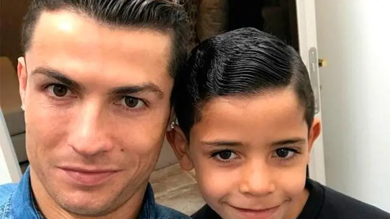 Cristiano Ronaldo junto a su hijo Cristiano Jr