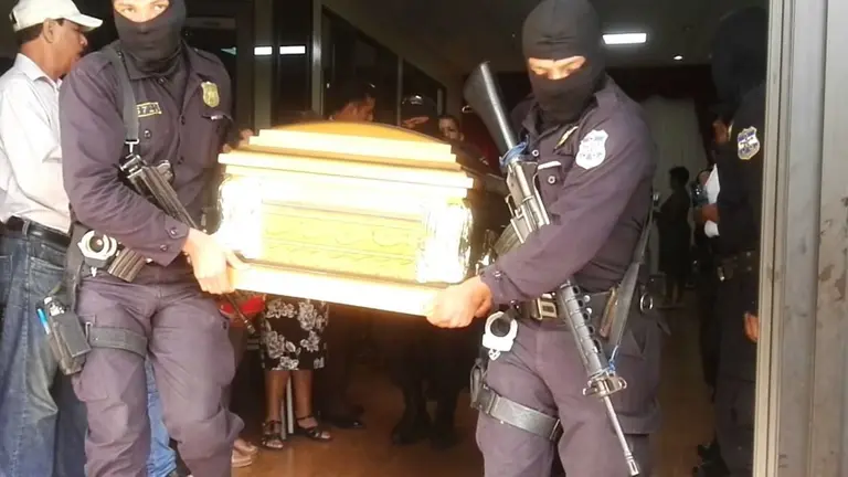 Misa de asgente asesinado en Santa Ana