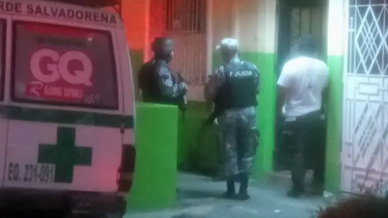Sujeto se atrincheró en San Salvador