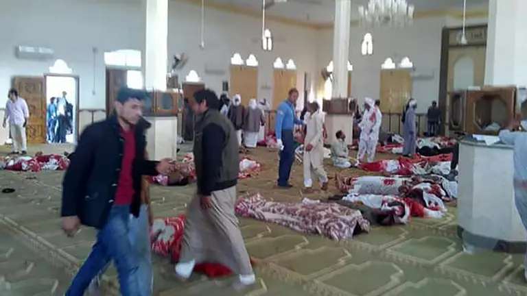 Atentado en mezquita en El Cairo, Egipto