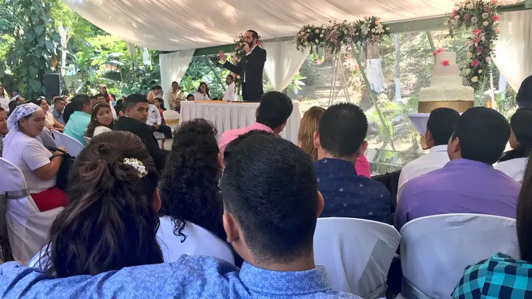 Nayib Bukele en bodas colectivas