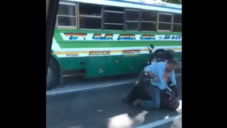 Pleito en carretera a Santa Ana