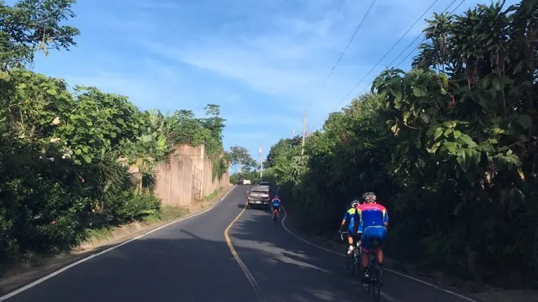 Ciclistas en calle a Huizucar