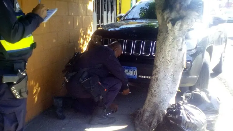 PNC quita placas a vehículos