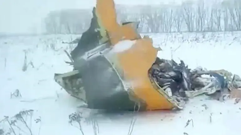 Avión se estrella en Rusia