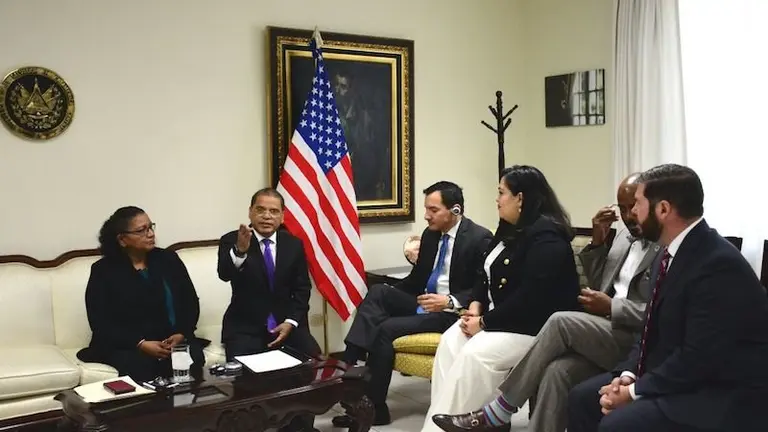 Oscar Ortiz y asambleístas