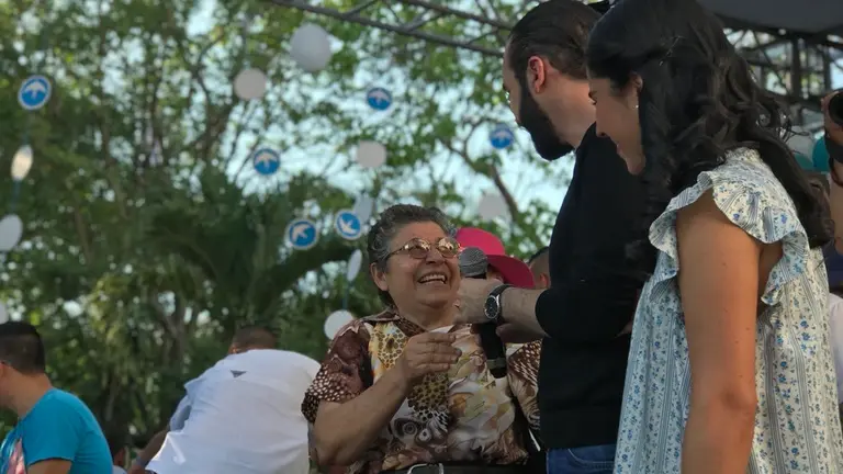 Nayib Bukele con María Chichilco