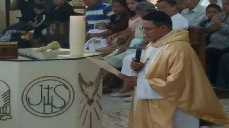 Padre-Walter-Osmir-Vásquez-Jiménez-sacerdote-asesinado-en-El-Salvador-en-Semana-Santa-700x352