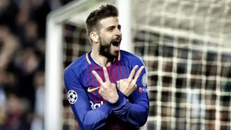 Piqué celebra un gol