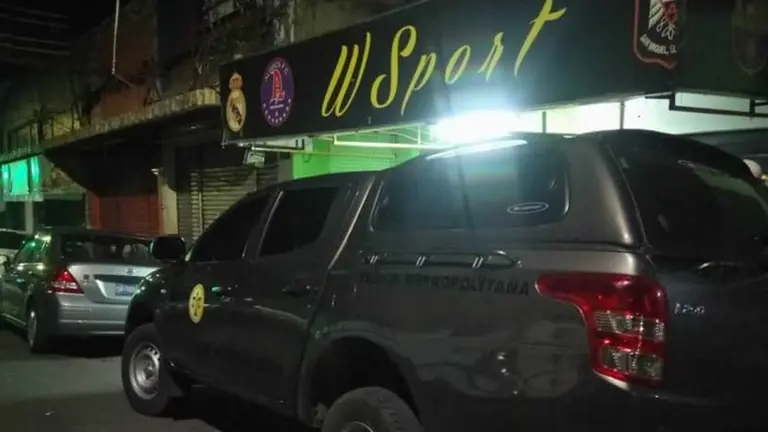 Vigilante se suicida en un negocio del centro de San Salvador