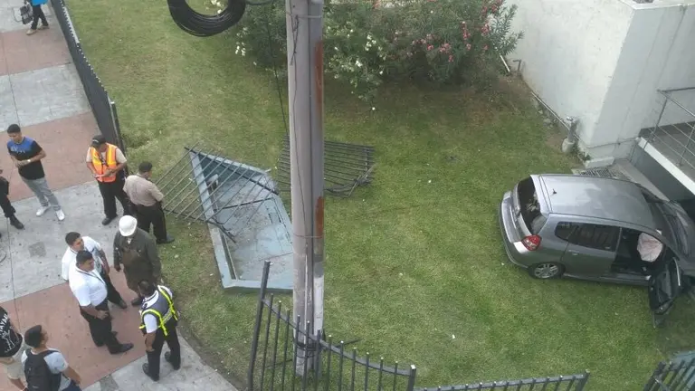 Carro choca en Metrocentro