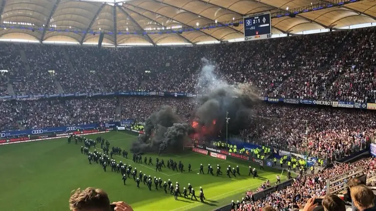 Hamburgo desciende a segunda división