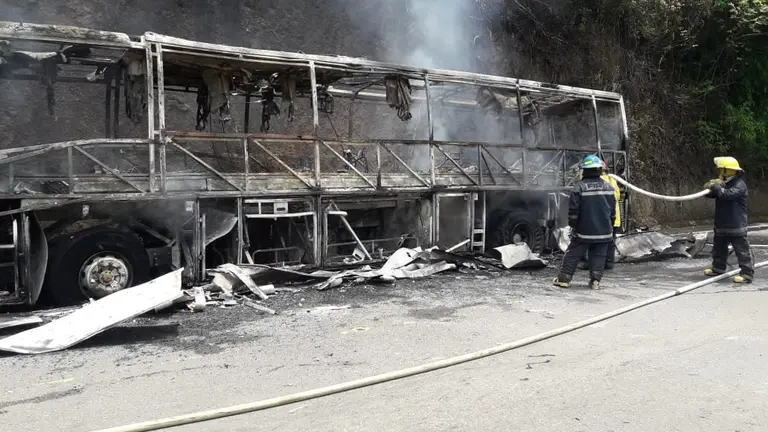 Bus incendiado