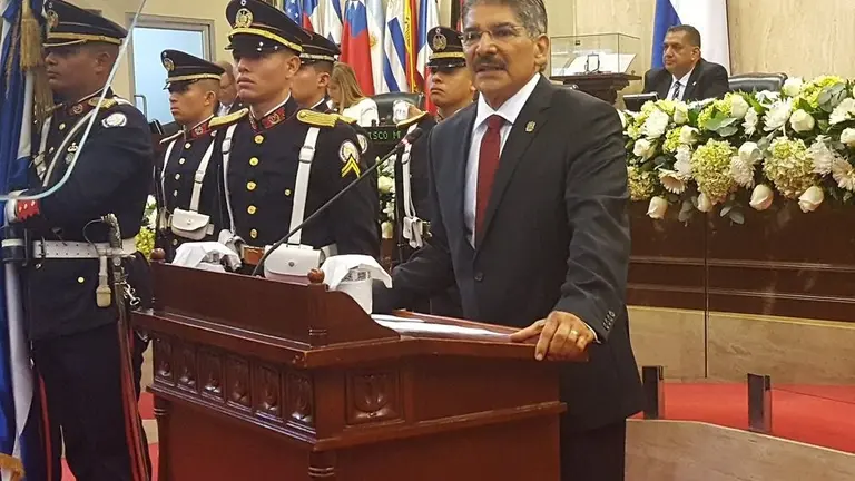Norman Quijano durante discurso en la Asamblea Legislativa