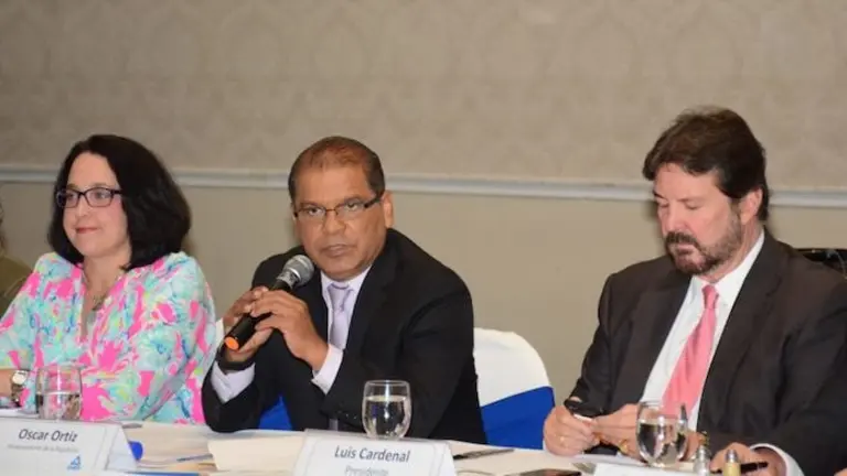 Oscar Ortiz con ANEP