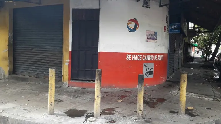 Taller cerrado en barrio Santa Anita.