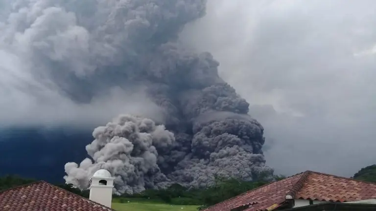 Erupción volcán