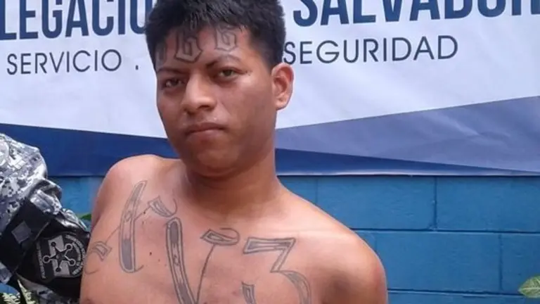 Pérez confesó que mató y participó en el homicidio de varios pandilleros de la Mara Salvatrucha (MS-13) pero que no ha matado a ningún policía.