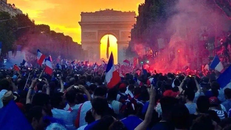 Celebración en Francia. Foto: @Guille_Glez_