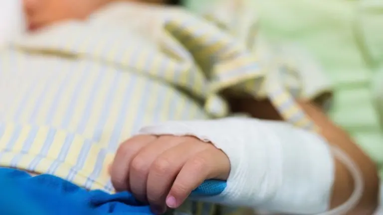Niño hospitalizado