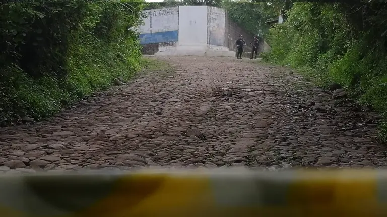 Mujer poste de Usulután