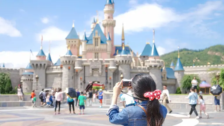 chica-fotografia-castillo-disney