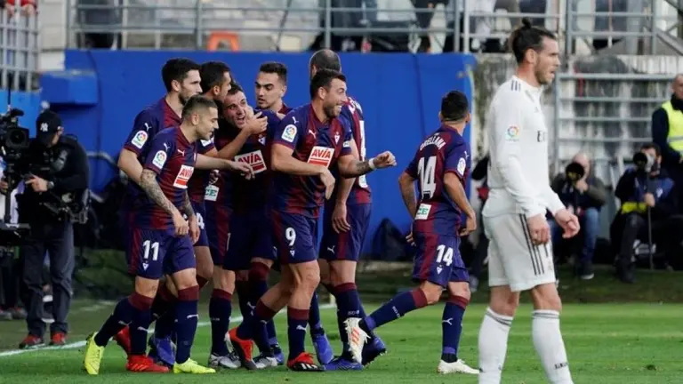 Real-Madrid-yvs-Eibar-1920-festejo-6