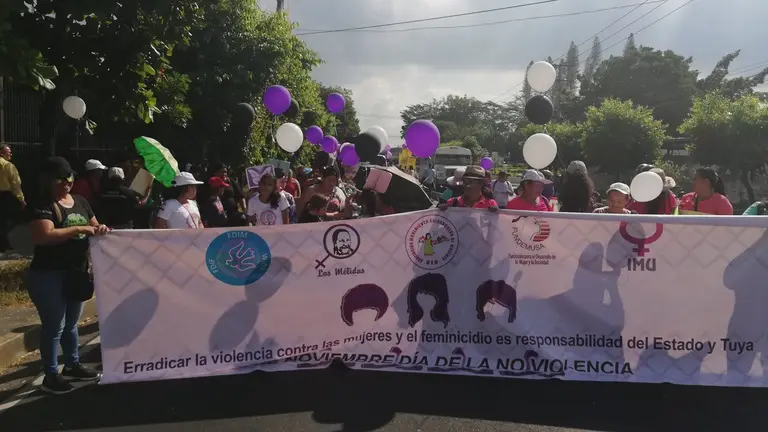 Mujeres concentradas